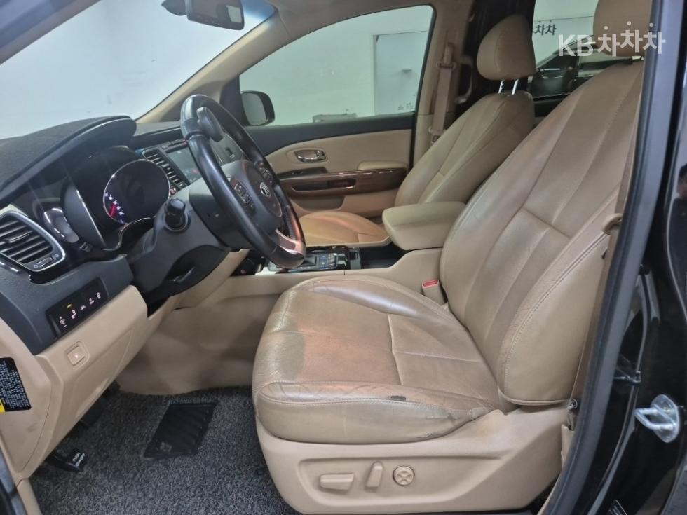 Kia Carnival — miniaturë 11