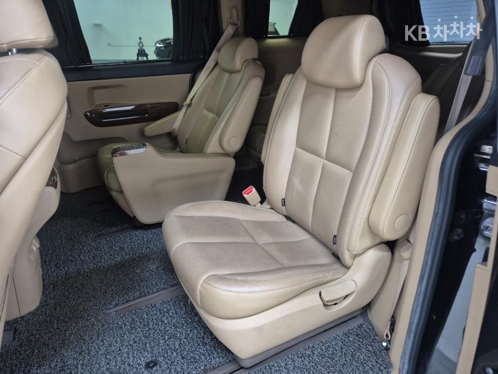 Kia Carnival — miniaturë 12