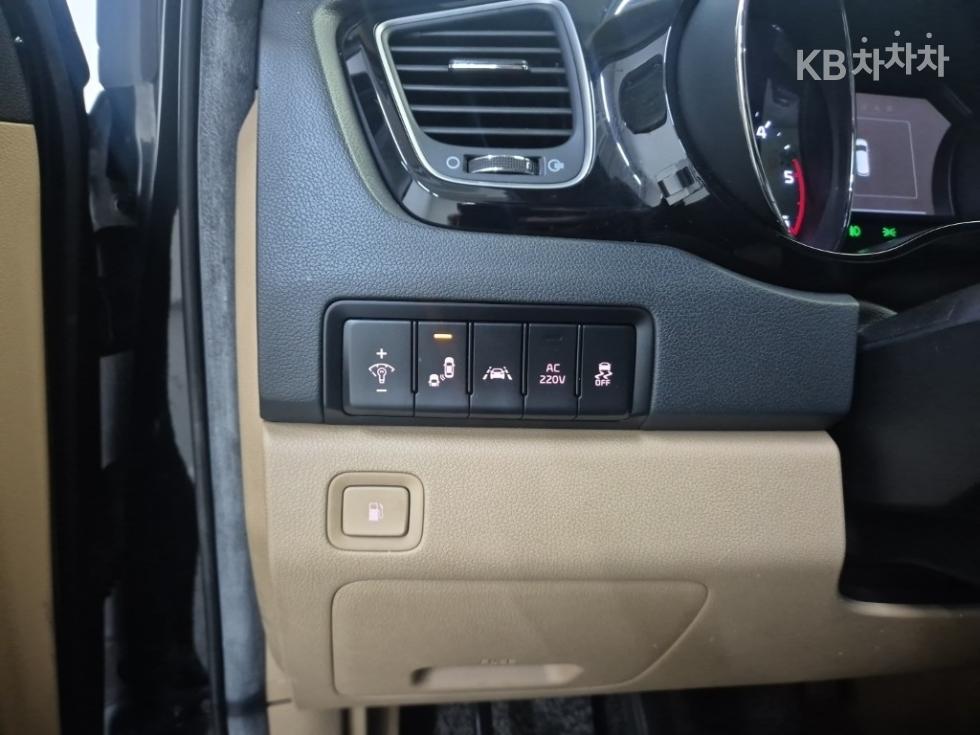 Kia Carnival — miniaturë 17