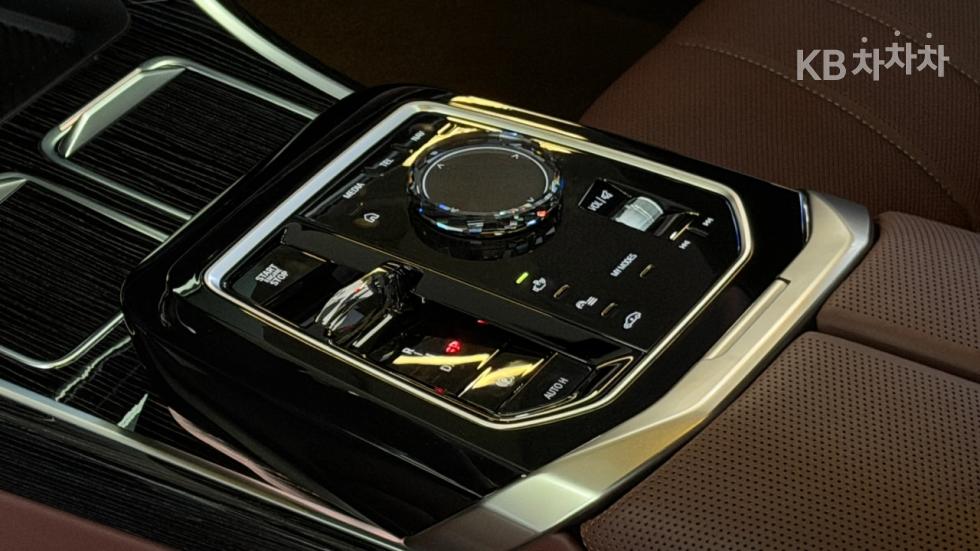 BMW 7er — miniaturë 9