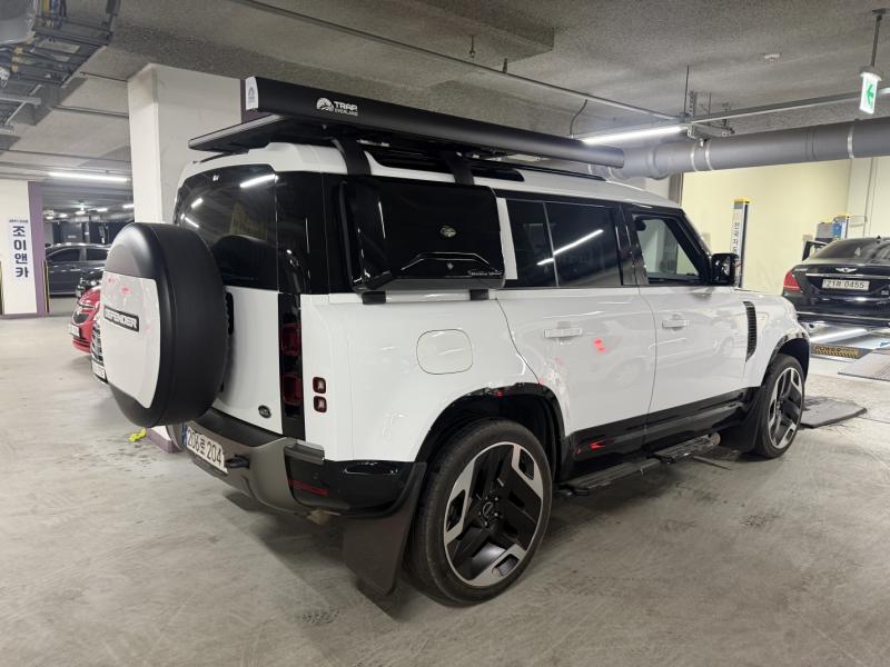 2022 Land Rover (L663) photo