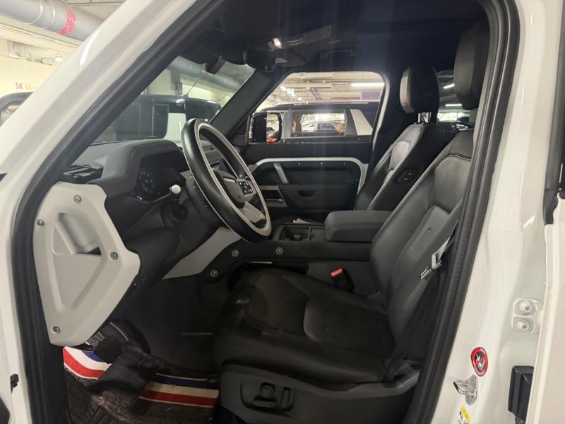2022 Land Rover (L663) photo