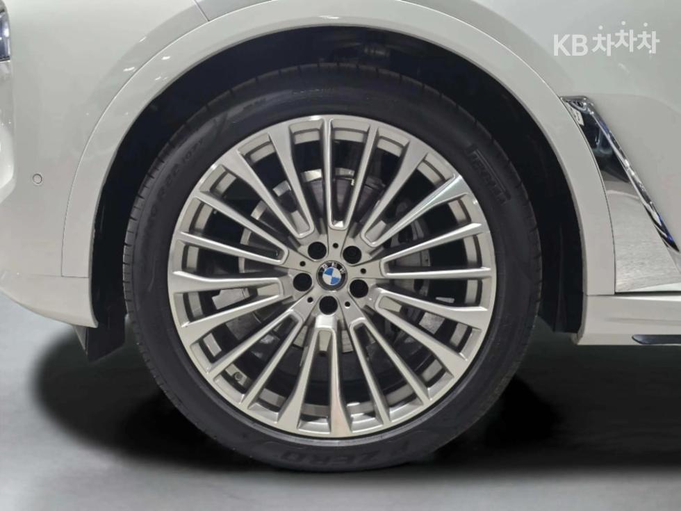 BMW X7 — miniaturë 5