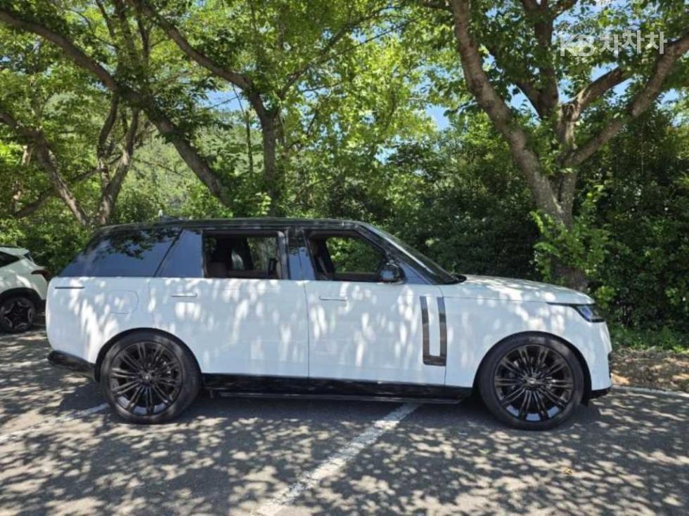 Land Rover Range Rover — miniaturë 2