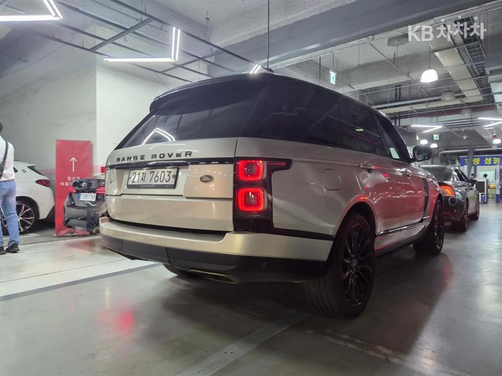 Land Rover Range Rover — miniaturë 2