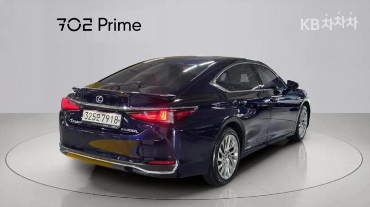 Lexus Es 300H 2021 photo 2