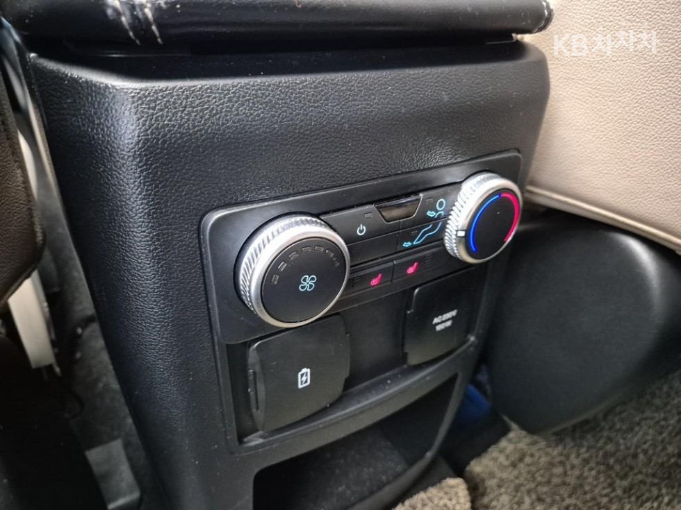 Ford Explorer — miniaturë 19