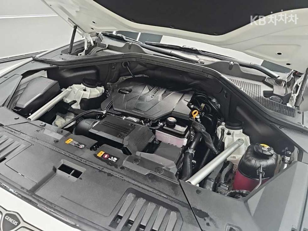 2025 Genesis GV80 photo