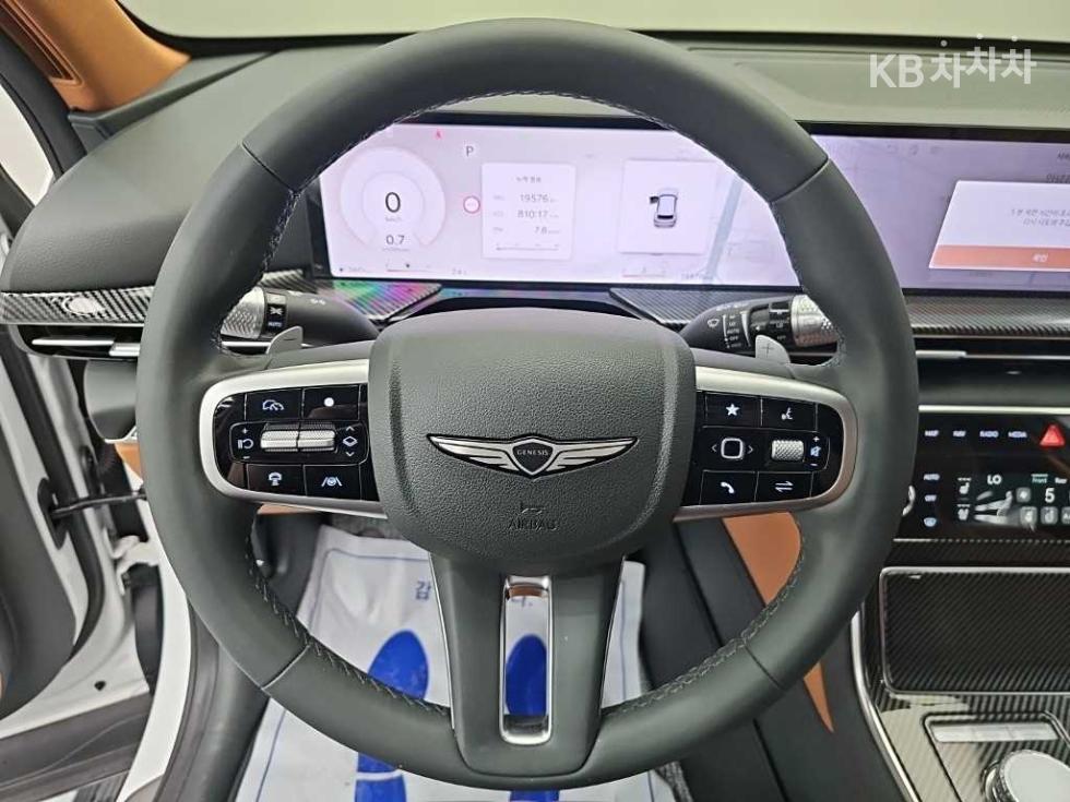 2025 Genesis GV80 photo