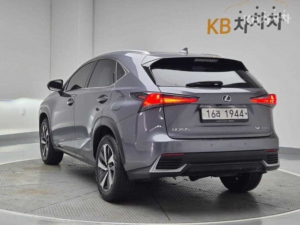 Lexus NX — miniaturë 2