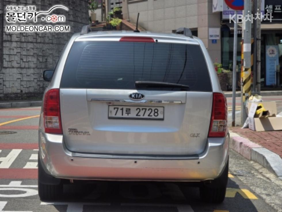 Kia Carnival — miniaturë 4