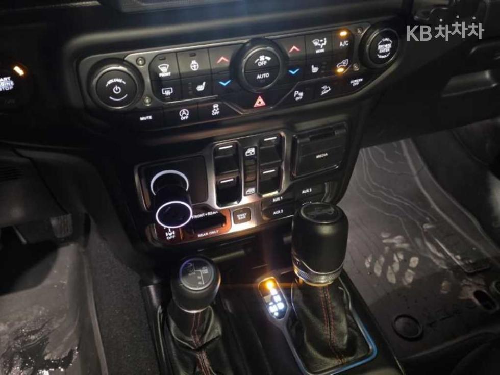 Jeep Wrangler — miniaturë 12