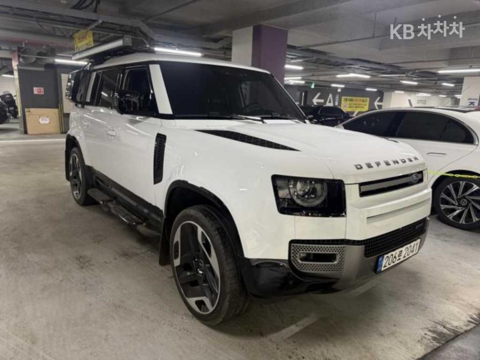 2022 Land Rover (L663) photo