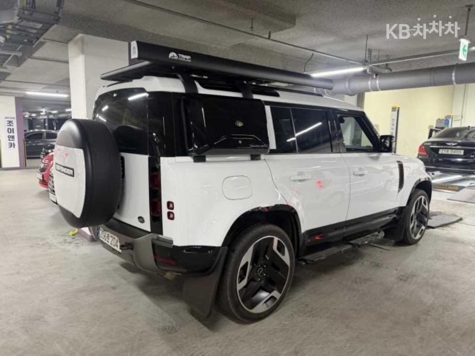 2022 Land Rover (L663) photo