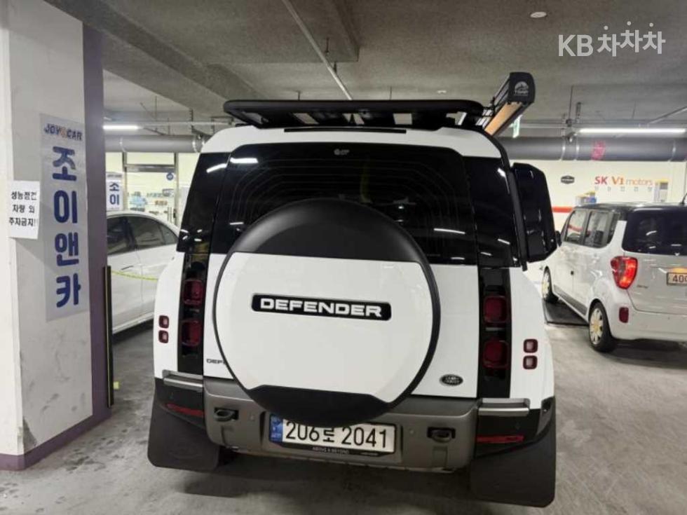 2022 Land Rover (L663) photo