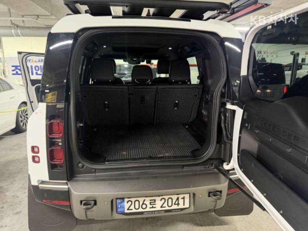 2022 Land Rover (L663) photo