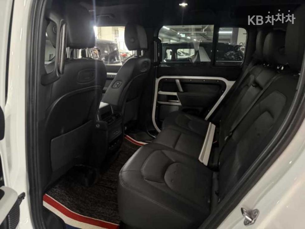 2022 Land Rover (L663) photo