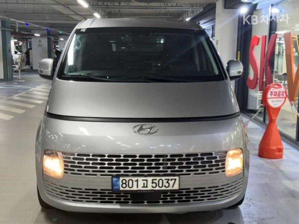 Hyundai Staria