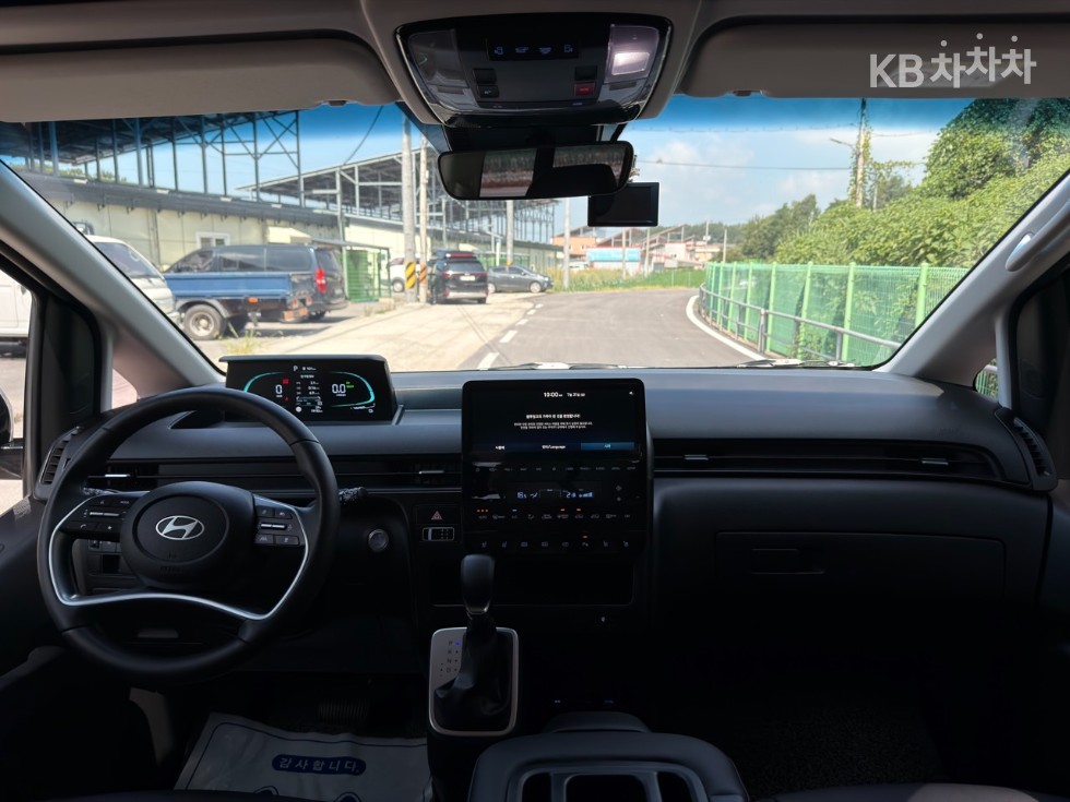Hyundai Staria — miniaturë 13