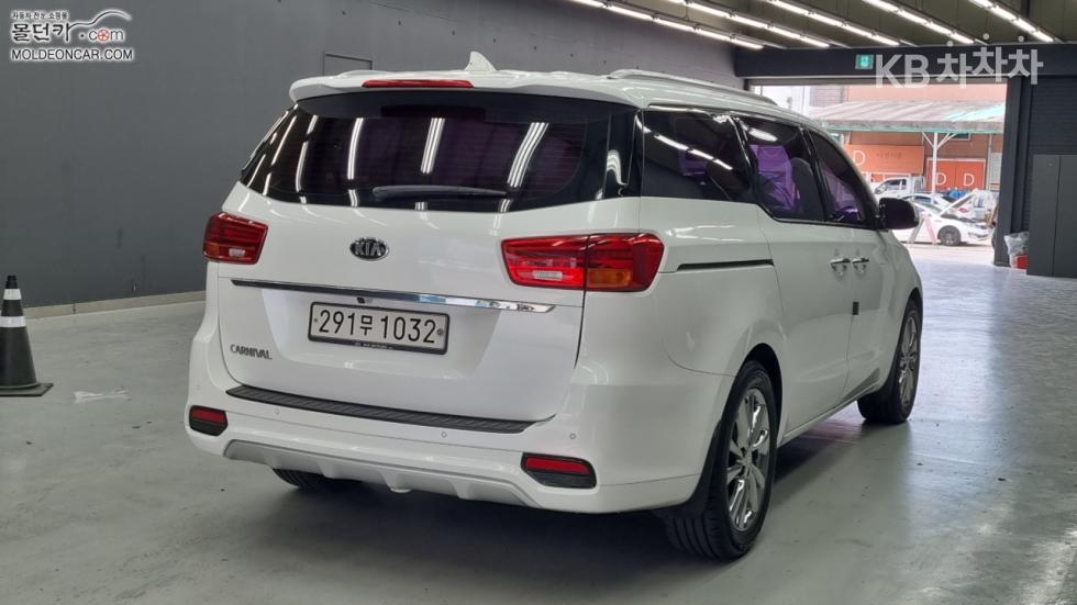 Kia Carnival — miniaturë 2