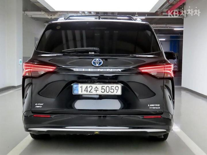 Toyota Sienna — miniaturë 3