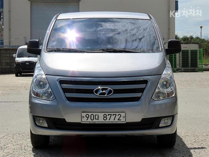 Hyundai Starex 5-Seater VAN Smart — foto 1