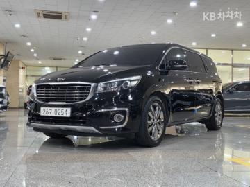 Kia Carnival 9-seater Noblesse — foto 1