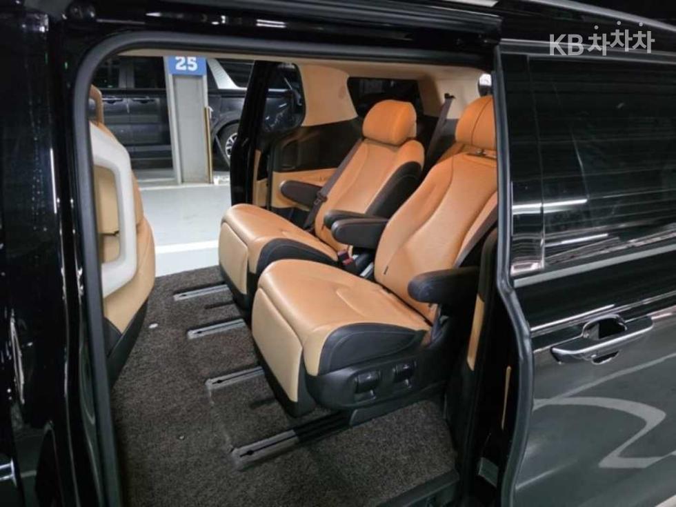 Kia Carnival — miniaturë 8