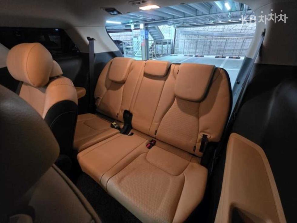 Kia Carnival — miniaturë 9