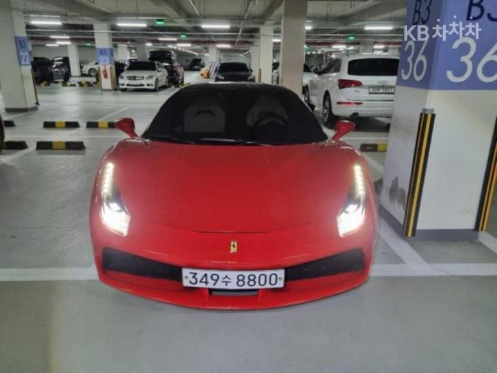 Ferrari 488 — miniaturë 3