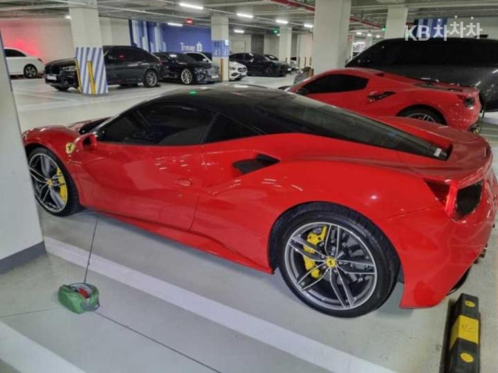 Ferrari 488 — miniaturë 4