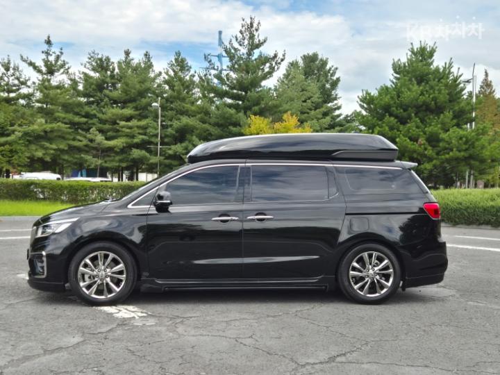Kia Carnival — miniaturë 4