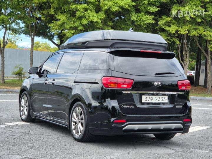 Kia Carnival — miniaturë 2