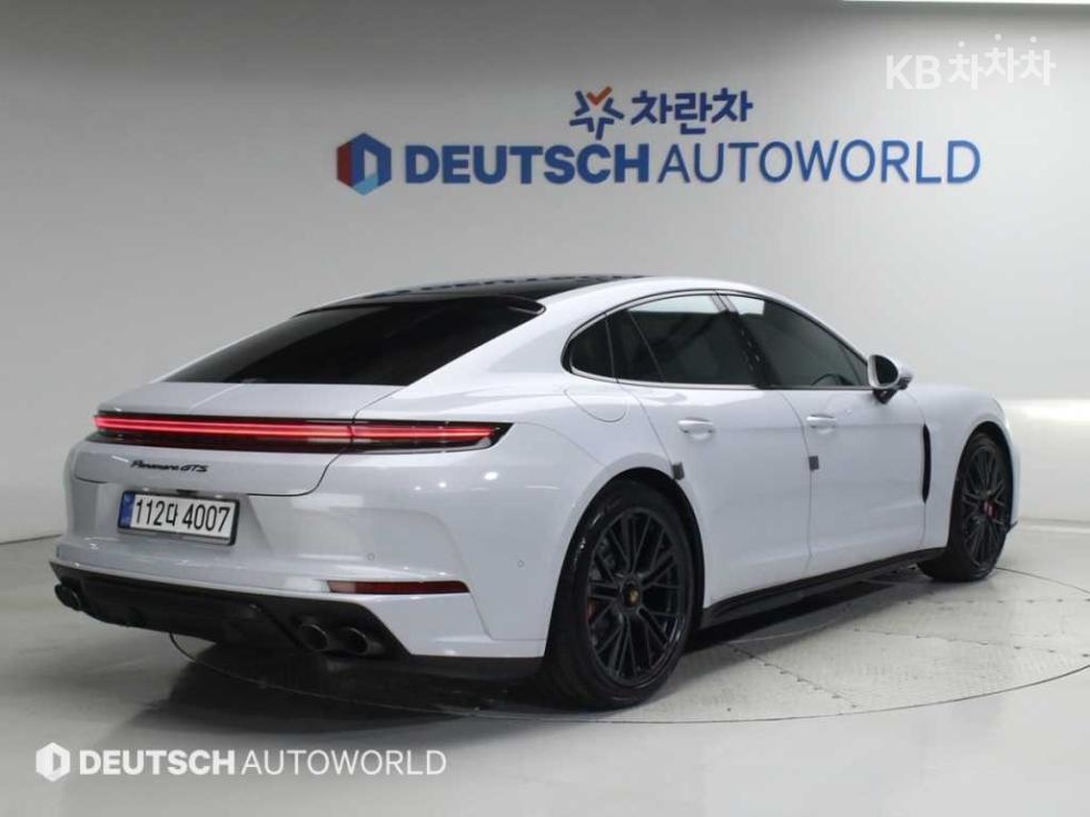 Porsche Panamera — miniaturë 2