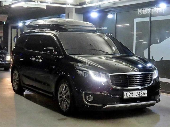 Kia Carnival 9-seater Noblesse — foto 1