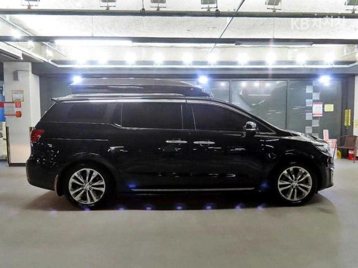 Kia Carnival — miniaturë 3