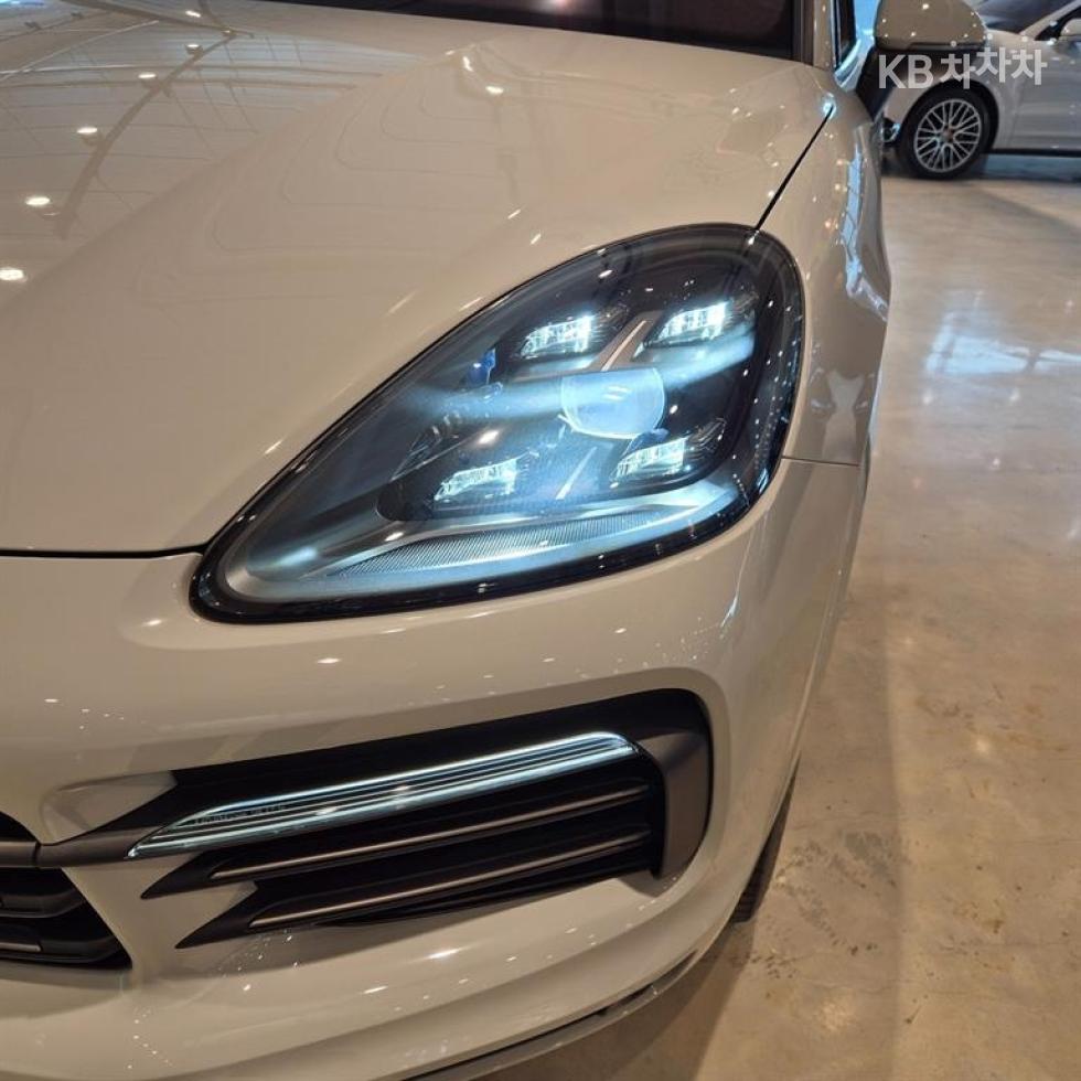 Porsche Cayenne — miniaturë 5