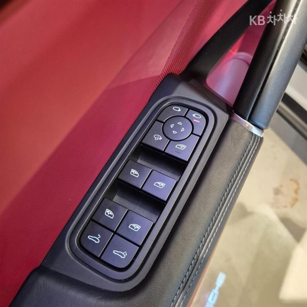 Porsche Cayenne — miniaturë 6