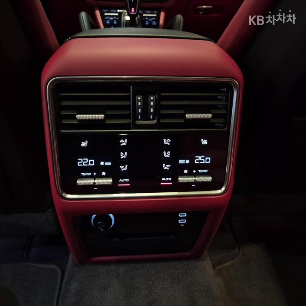 Porsche Cayenne — miniaturë 17