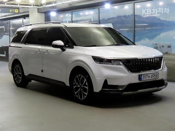 Kia Carnival Diesel 9-Seater Noblesse — foto 1