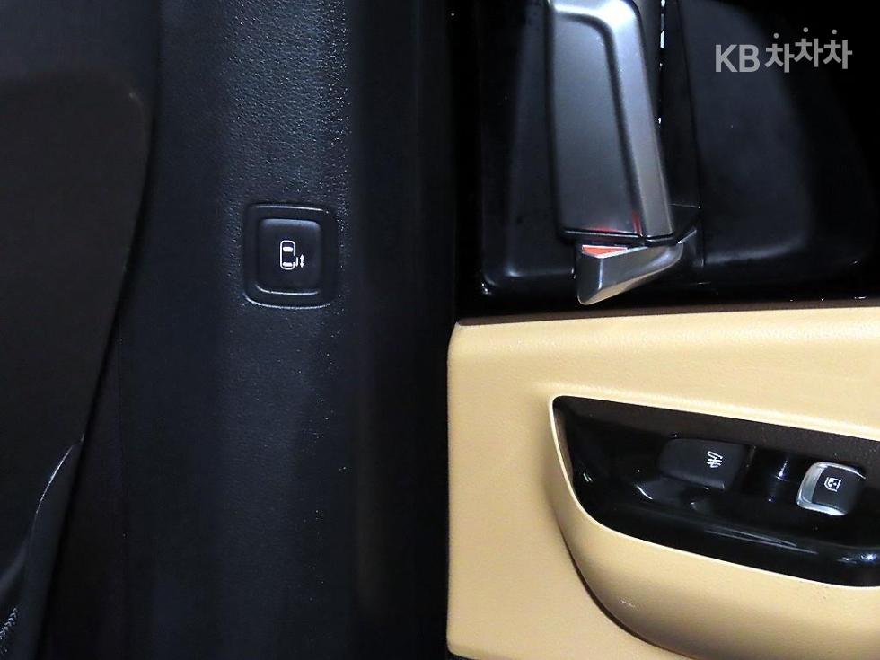 Kia Carnival — miniaturë 15