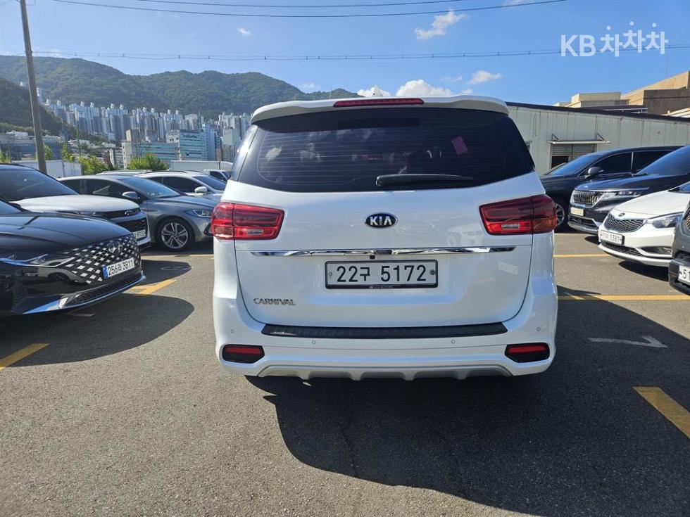 Kia Carnival — miniaturë 4