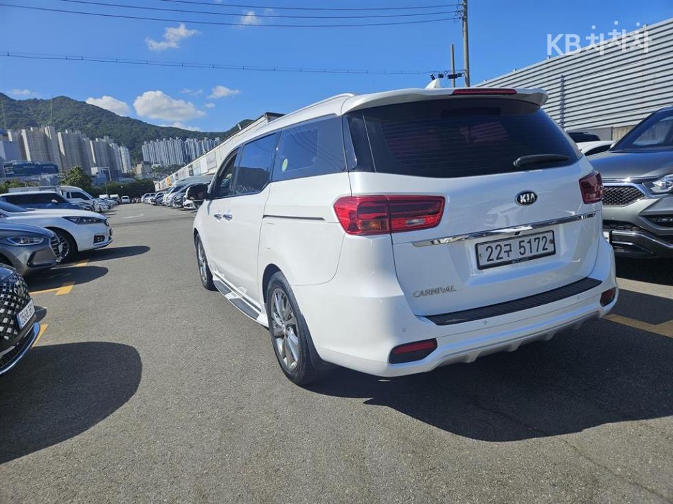 Kia Carnival — miniaturë 5