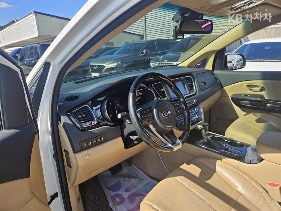 Kia Carnival — miniaturë 7