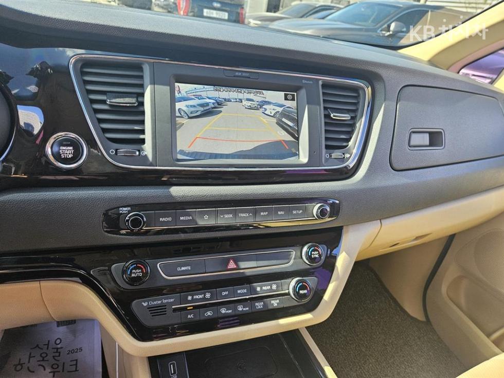Kia Carnival — miniaturë 14