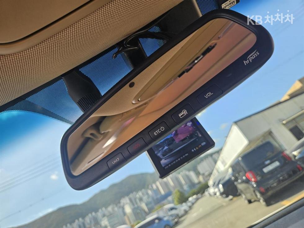 Kia Carnival — miniaturë 15