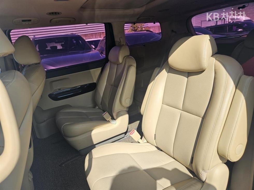 Kia Carnival — miniaturë 17