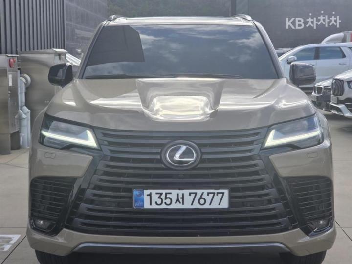 Lexus LX 700h+ Overtrail — foto 1