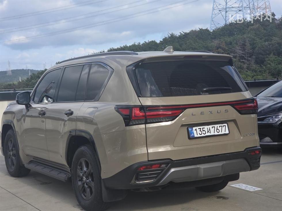 Lexus LX — miniaturë 3