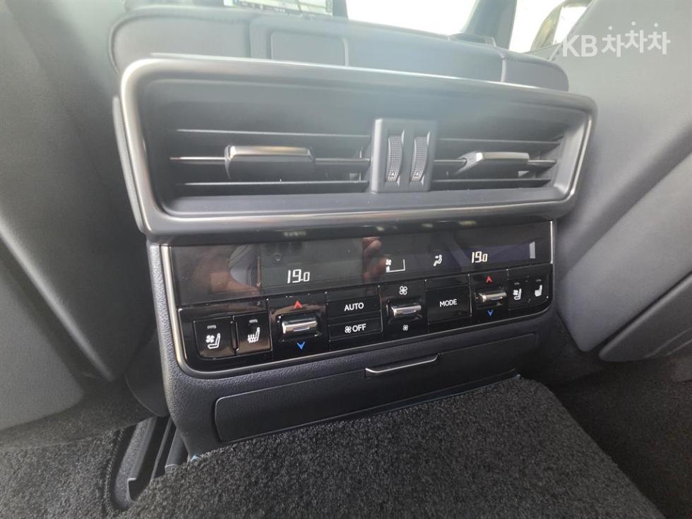 Lexus LX — miniaturë 9